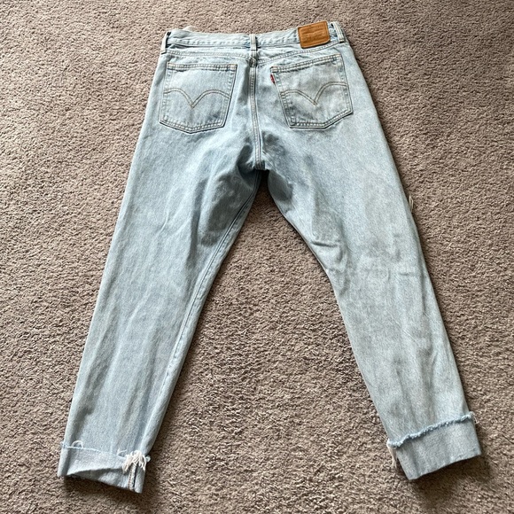 Levi wedgie light washed distressed jeans - Picture 2 of 3